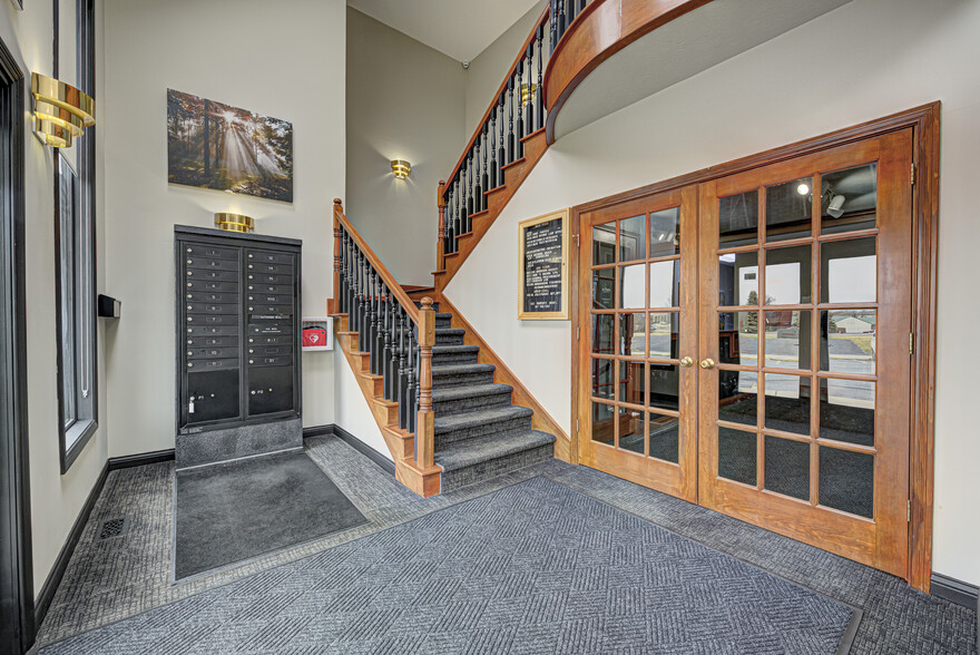 4582 Northwest Plaza West Dr, Zionsville, IN for lease - Interior Photo - Image 2 of 43