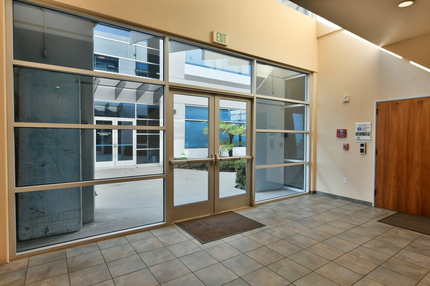 19210 S Vermont Ave, Gardena, CA for sale - Interior Photo - Image 2 of 12