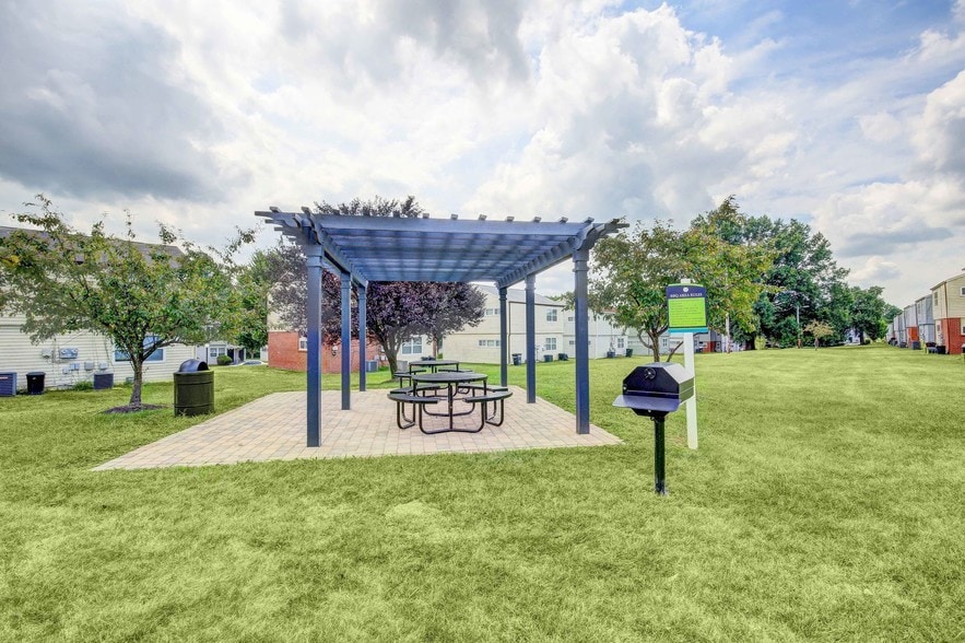 351 Suter Rd, Catonsville, MD for sale - Building Photo - Image 1 of 1