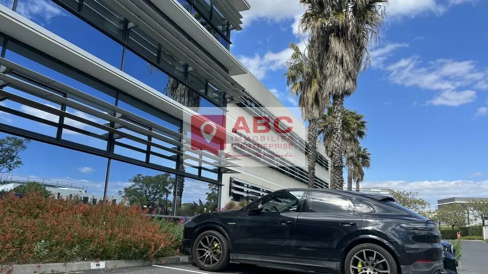 Office in Montpellier for lease - Building Photo - Image 3 of 12