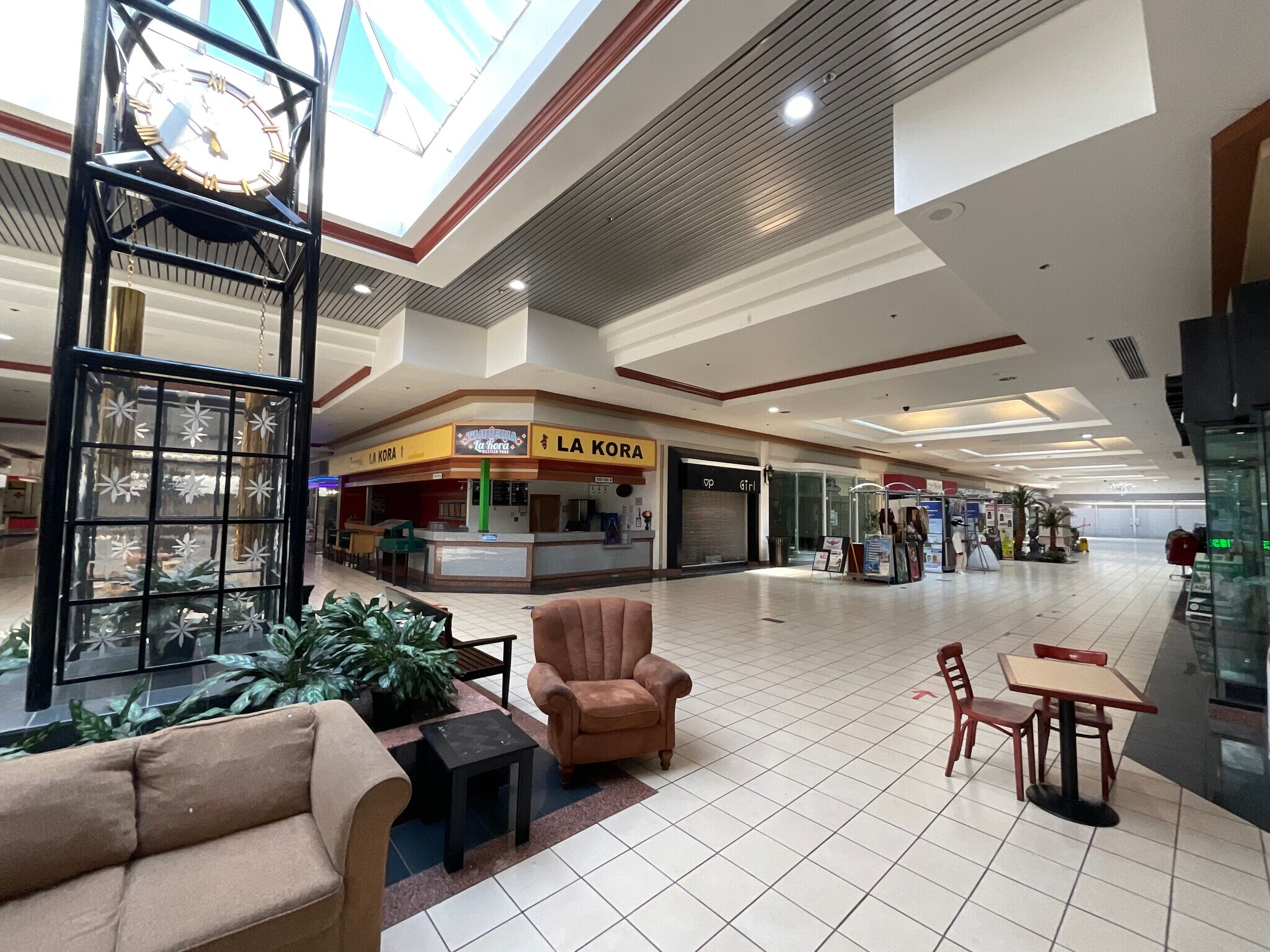 1264 E Gibson Rd, Woodland, CA 95776 County Fair Mall