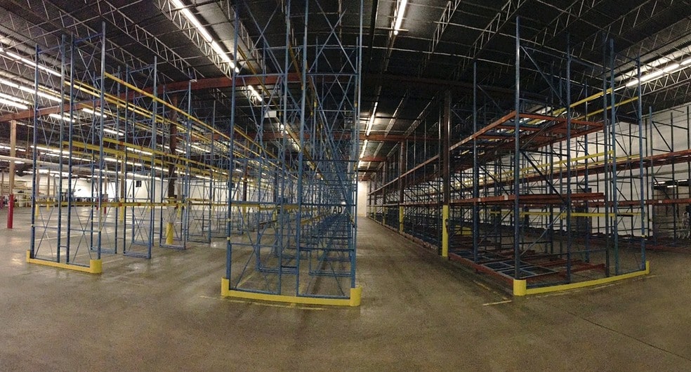 1016 SW Evangeline Trwy, Lafayette, LA for lease - Interior Photo - Image 2 of 3