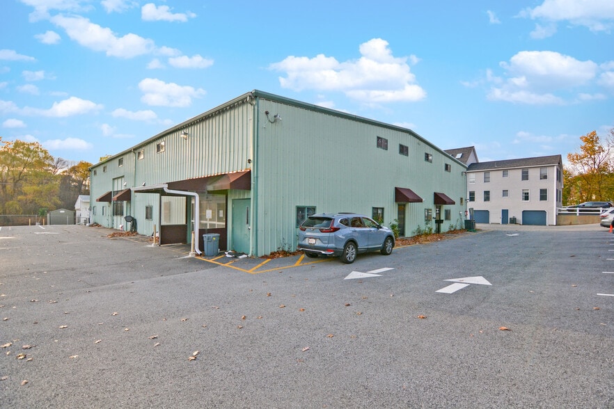 17 Darrin Rd, Dracut, MA for sale - Building Photo - Image 2 of 6