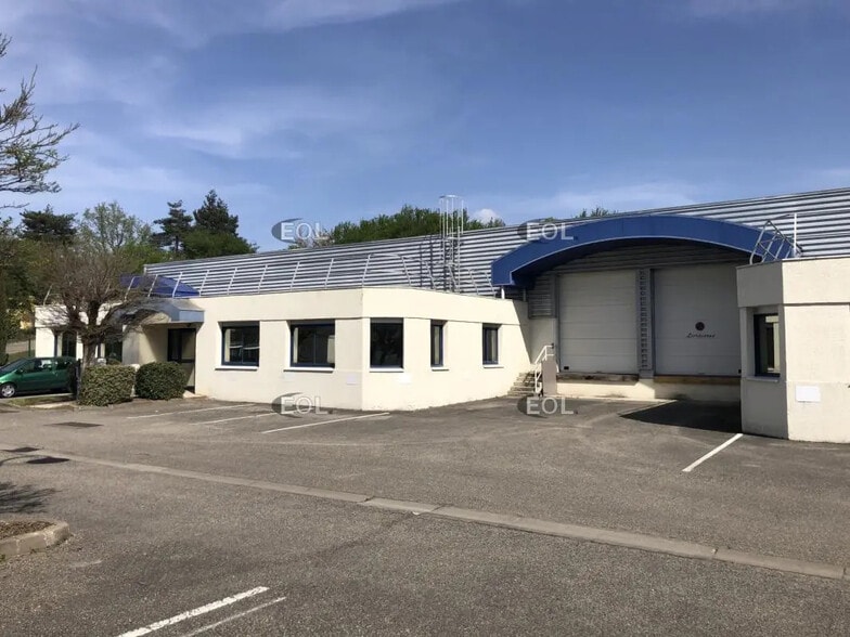 Flex in Saint-Genis-Laval for lease - Building Photo - Image 2 of 8