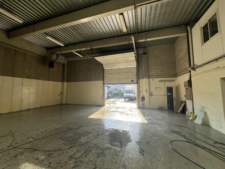 Industrial in Argenteuil for lease - Interior Photo - Image 1 of 6
