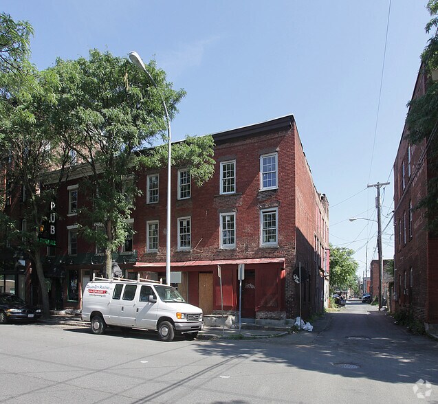 99 Ferry St, Troy, NY 12180