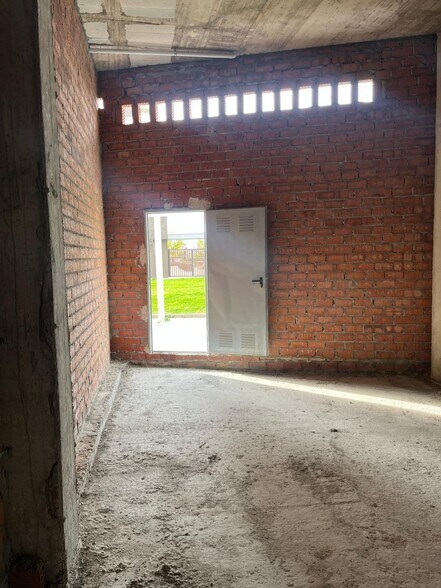 Retail in Córdoba for lease - Building Photo - Image 2 of 5