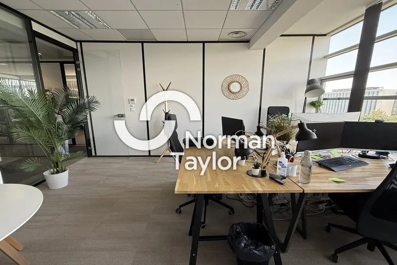 Office in Montpellier for lease - Interior Photo - Image 1 of 6