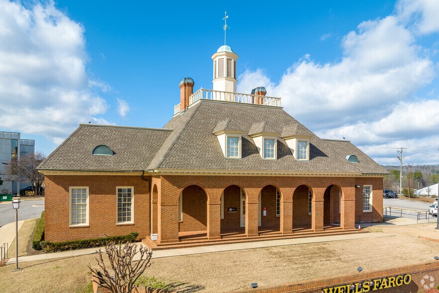 1600 Montgomery Hwy, Birmingham, AL for sale - Building Photo - Image 2 of 7