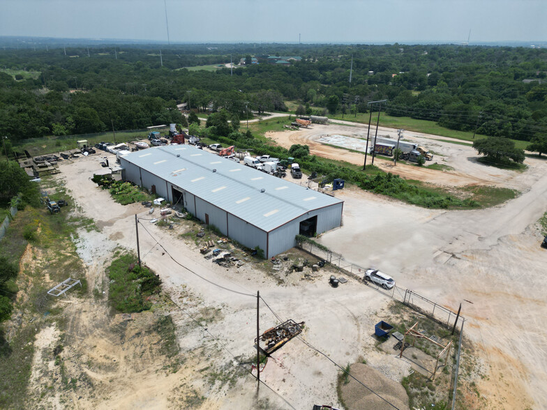 207 Samuel Dr, Weatherford, TX for lease - Building Photo - Image 1 of 7