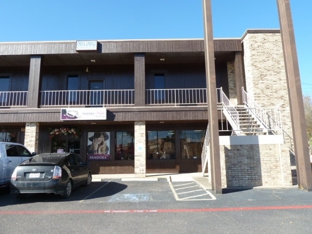 5601 San Dario Ave, Laredo, TX for sale - Primary Photo - Image 1 of 1