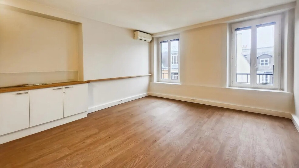 Office in Paris for lease - Building Photo - Image 3 of 8