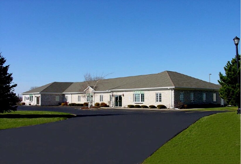 220 Commerce Ct, Elkhorn, WI for sale - Primary Photo - Image 1 of 1