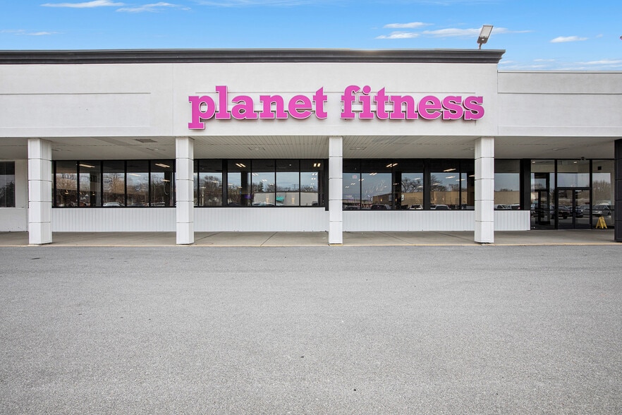 2055 Gratiot Blvd, Marysville, MI for lease - Building Photo - Image 2 of 33