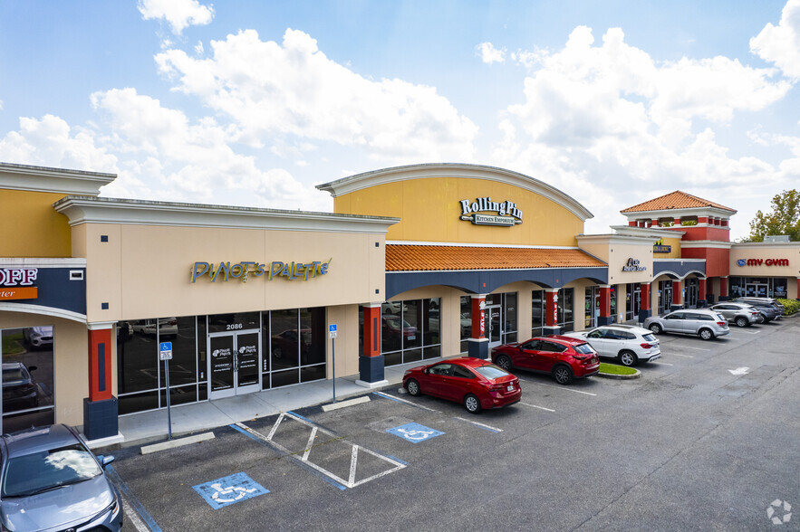 2050-2092 Badlands Dr, Brandon, FL for lease - Building Photo - Image 1 of 8