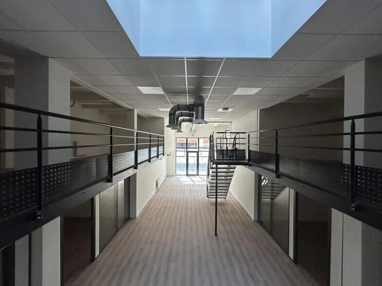 Office in Le Havre for lease - Interior Photo - Image 2 of 6