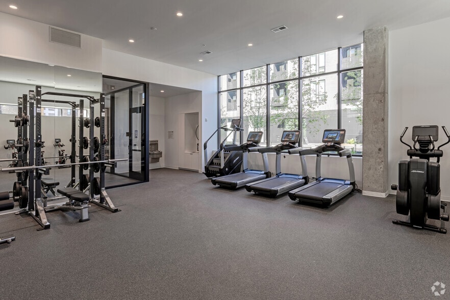 120 2nd St N, Minneapolis, MN for sale - Interior Photo - Image 3 of 37