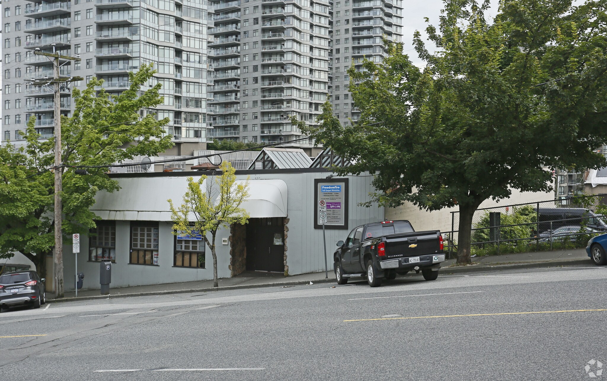 64 8th St, New Westminster, BC for sale Primary Photo- Image 1 of 1