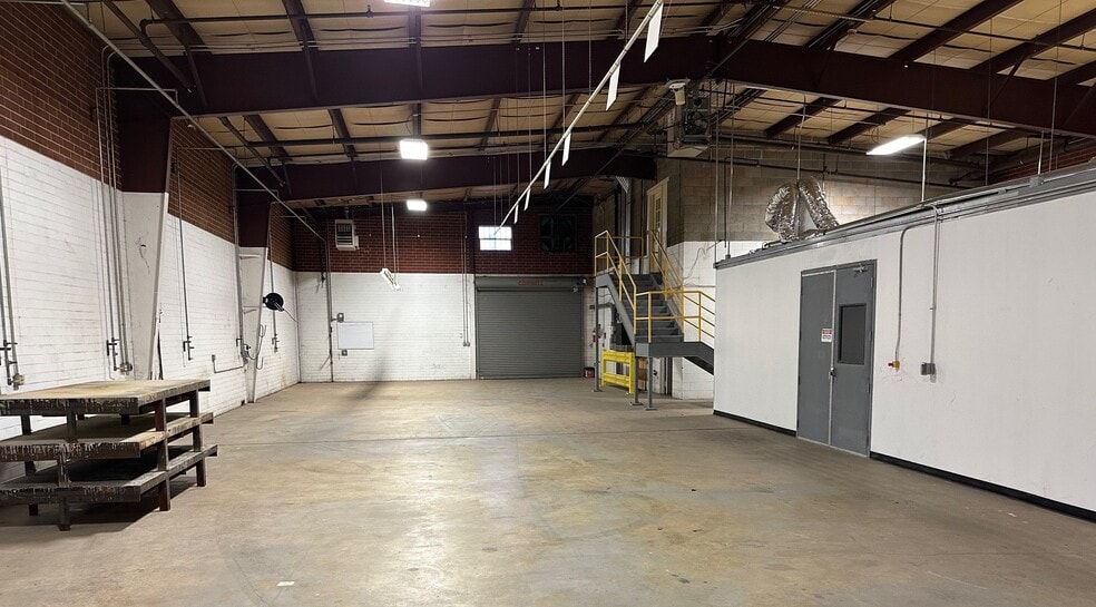 121 Maxine Rd, Danville, VA for sale - Interior Photo - Image 2 of 11