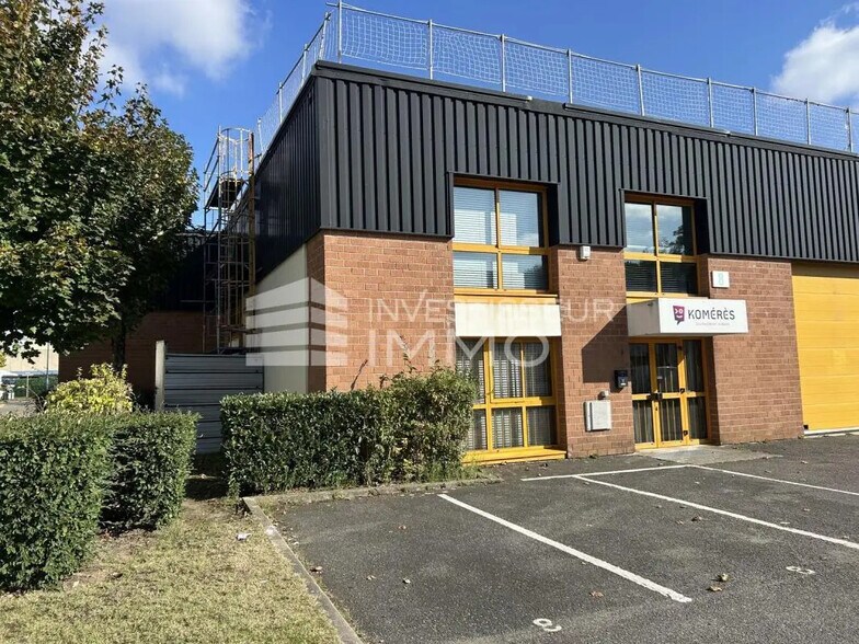 Office in SAINT-OUEN-L'AUMONE for sale - Building Photo - Image 1 of 6