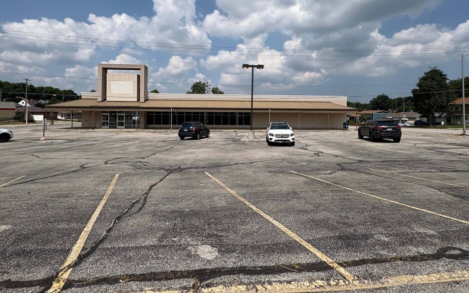 9220 W Greenfield Ave, Milwaukee, WI for sale - Building Photo - Image 1 of 7