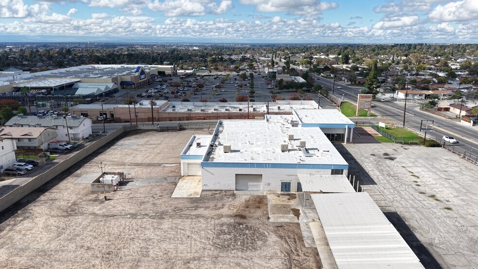 1919 Columbus St, Bakersfield, CA for lease - Commercial Listing Video - Image 3 of 16