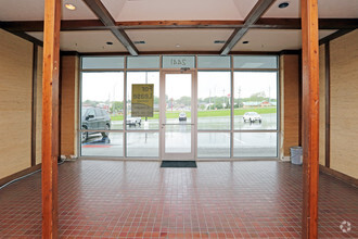 12990-13038 W Center Rd, Omaha, NE for lease Interior Photo- Image 2 of 3