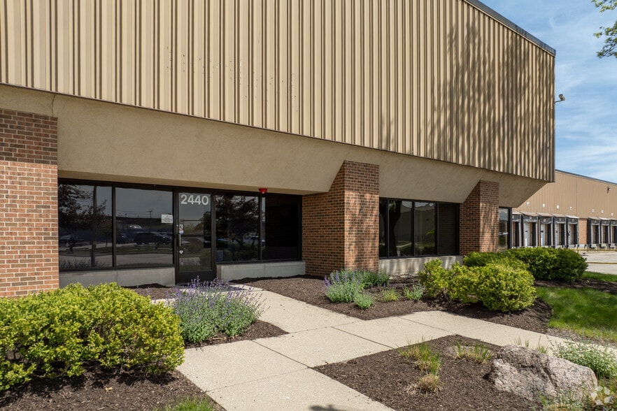 2440 Pratt Blvd, Elk Grove Village, IL for lease - Building Photo - Image 2 of 7