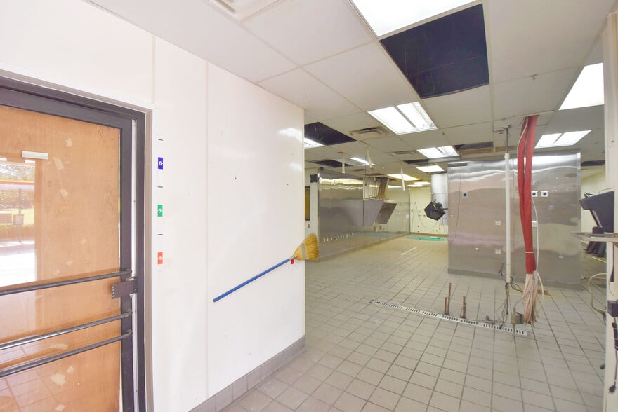 64 Carriage Oaks Dr, Tyrone, GA for lease - Building Photo - Image 2 of 51