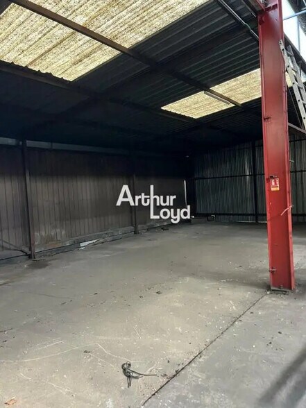 Flex in Antibes for lease - Interior Photo - Image 3 of 7