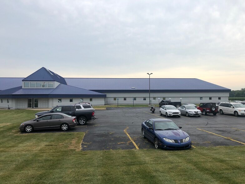 12033 N US 131 Hwy, Schoolcraft, MI for sale - Building Photo - Image 1 of 1