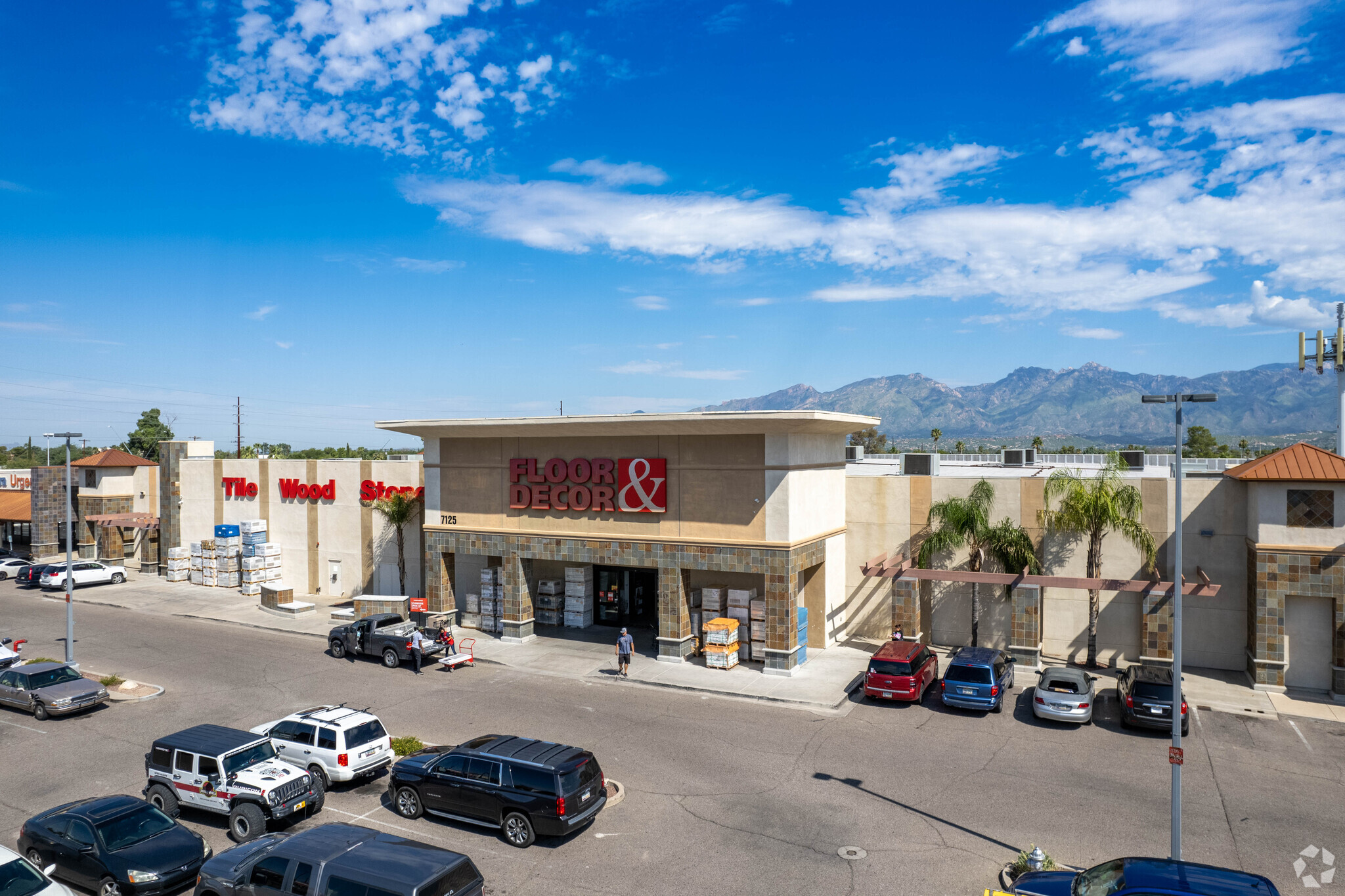 7105-7169 E Broadway Blvd, Tucson, AZ for lease Primary Photo- Image 1 of 10