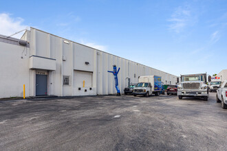 7212-7282 NW 33rd St, Miami, FL for lease Building Photo- Image 2 of 21