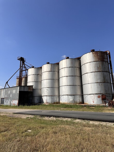 1500 Austin St, Seguin, TX for sale - Primary Photo - Image 1 of 4