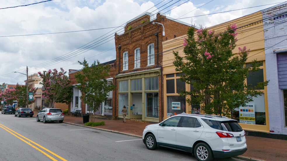 134 S Main St, Warrenton, NC for sale - Primary Photo - Image 1 of 38