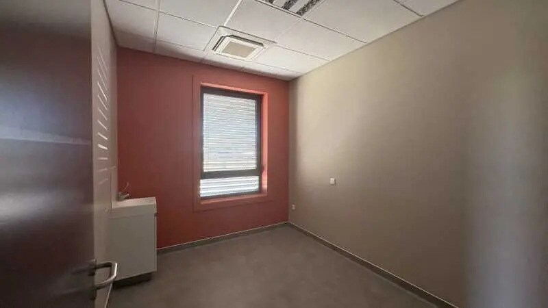 Office in Saran for lease - Building Photo - Image 3 of 5