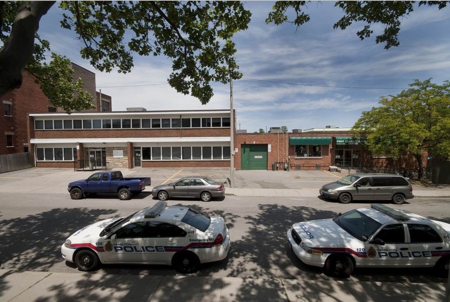 135 Rebecca St, Hamilton, ON for lease - Building Photo - Image 3 of 7