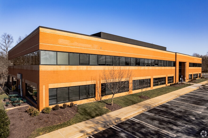 55 W Watkins Mill Rd, Gaithersburg, MD for lease - Building Photo - Image 2 of 5