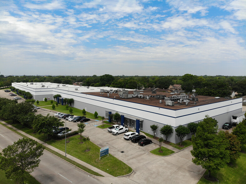 9330 W Airport Blvd, Houston, TX for lease - Building Photo - Image 2 of 6