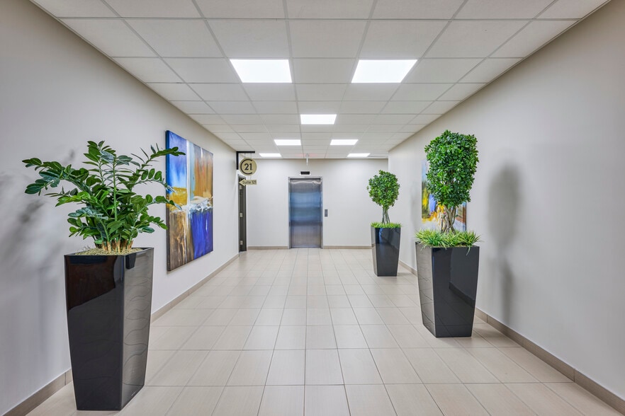2733 Lancaster Rd, Ottawa, ON for lease - Interior Photo - Image 3 of 6