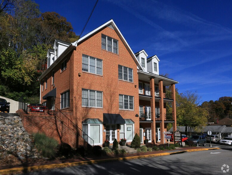 300 Ellicott St, Occoquan, VA 22125