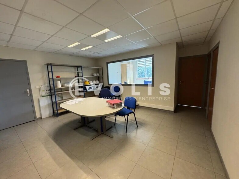Office in Amiens for lease - Interior Photo - Image 3 of 4