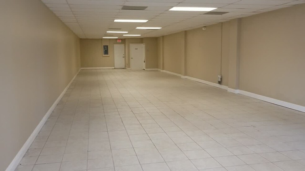 2150 2160 Fowler St Fort Myers Fl 33901 Front Property For 1 700 Sf Of Space Available In Fort Myers Fl