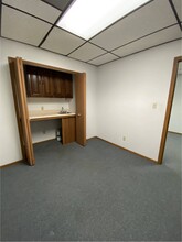 398 W Bagley Rd, Berea, OH for lease Interior Photo- Image 2 of 3