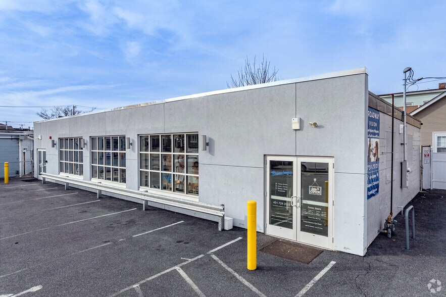 660 Broadway, Pawtucket, RI for sale - Primary Photo - Image 1 of 1