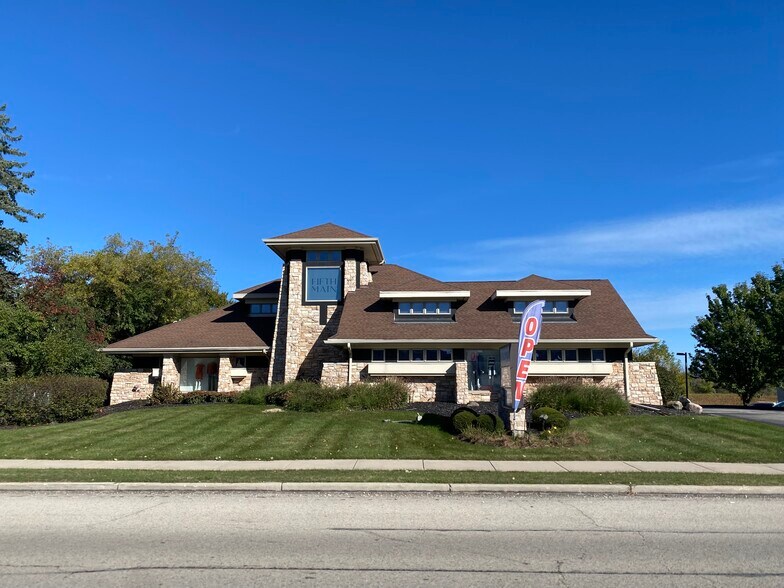 1550-1556 W Mequon Rd, Mequon, WI for sale - Building Photo - Image 2 of 12