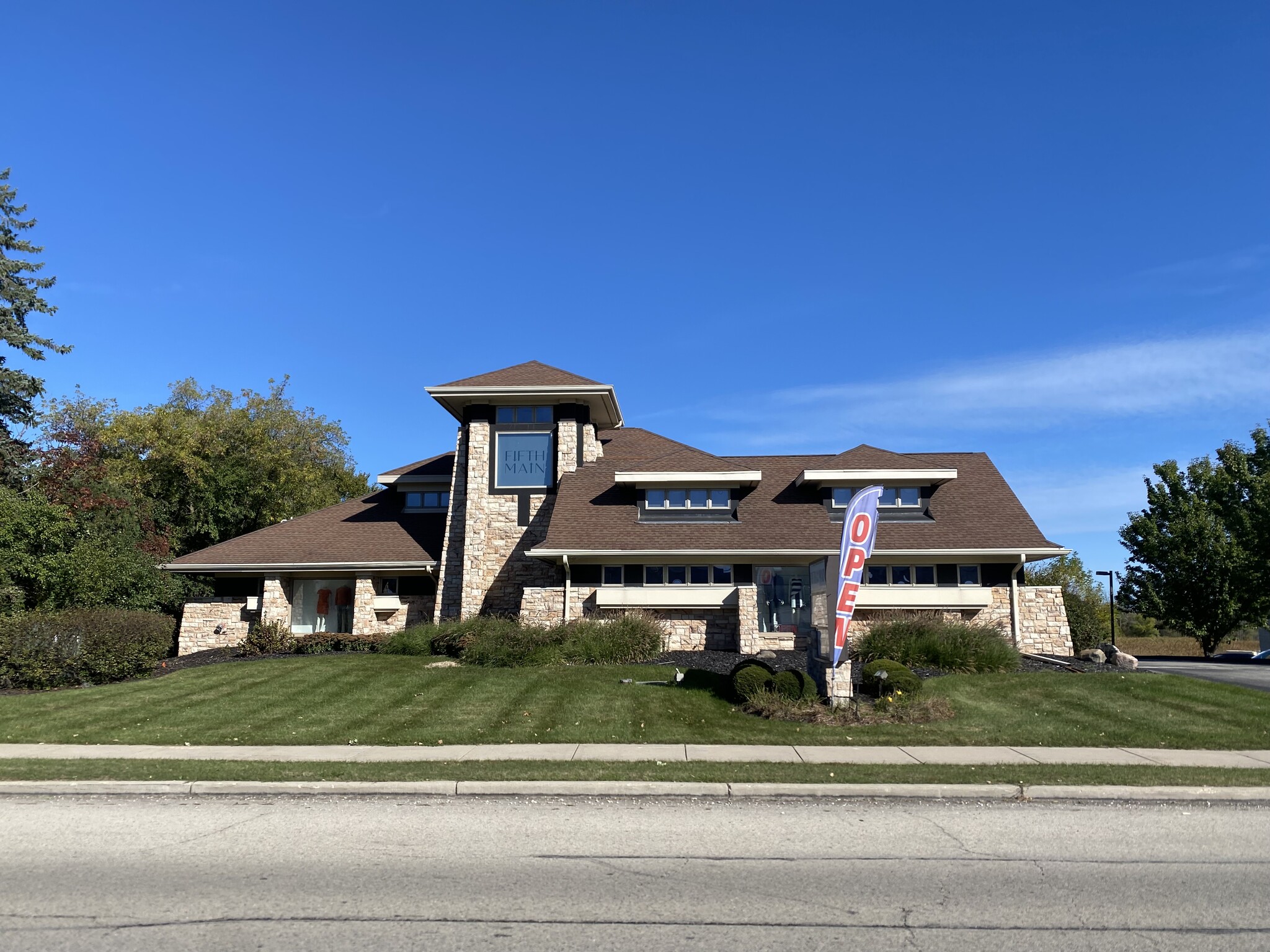 1550-1556 W Mequon Rd, Mequon, WI for lease Building Photo- Image 1 of 18