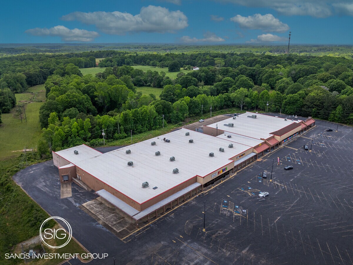 185271 S Elm St, Commerce, GA 30529 Commerce Crossing Strip Center