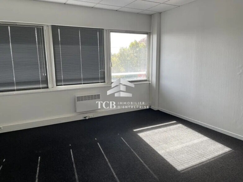 Office in Carquefou for lease - Interior Photo - Image 2 of 6