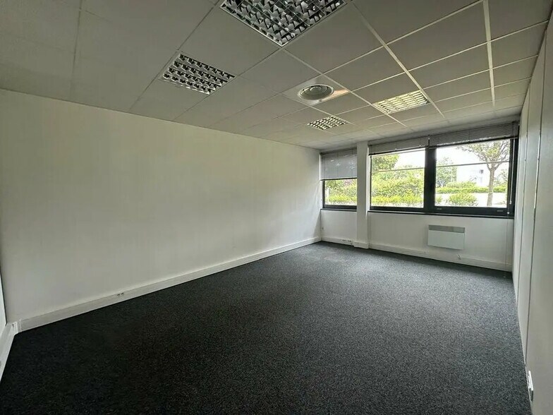 Office in Schiltigheim for lease - Interior Photo - Image 3 of 6